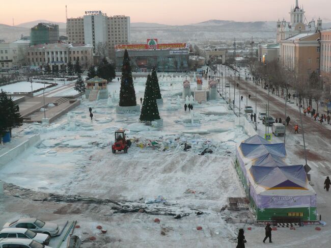 ЧП в Улан-Удэ: при заливке катка вода залила центр города и ледовый городок