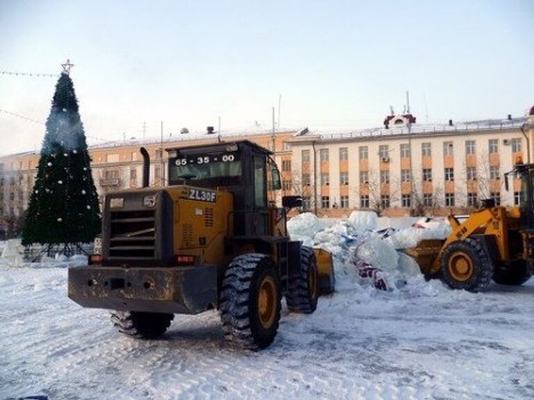 При заливке катка вода залила центр Улан-Удэ и ледовый городок