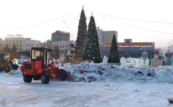 Центральная площадь Улан-Удэ покрылась льдом из-за аварии при заливке катка