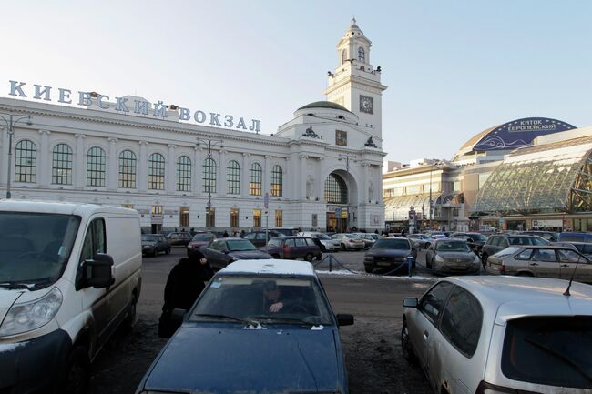 Площадь Европы у Киевского вокзала в Москве. Архив