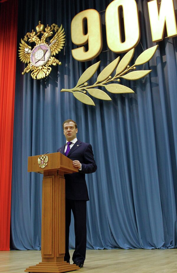 Президент РФ Д.Медведев поздравил разведчиков с 90-летием СВР РФ