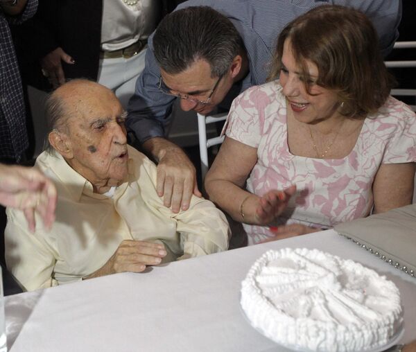Легендарный архитектор Оскар Нимейер отметил 103-й день рождения