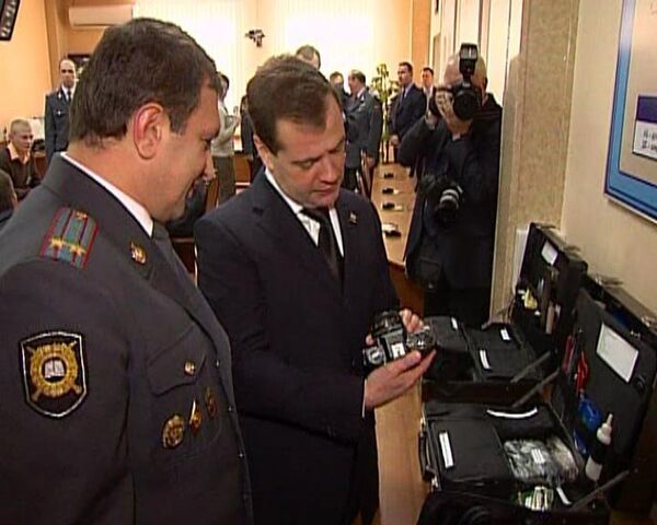 Медведев позавидовал будущим рязанским милиционерам