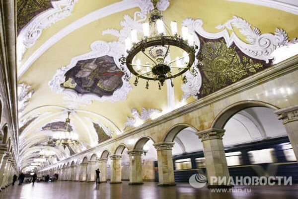 Станция метро Комсомольская (кольцевая)