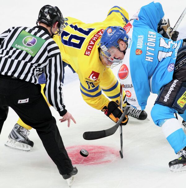 Игровой момент матча Финляндия - Швеция