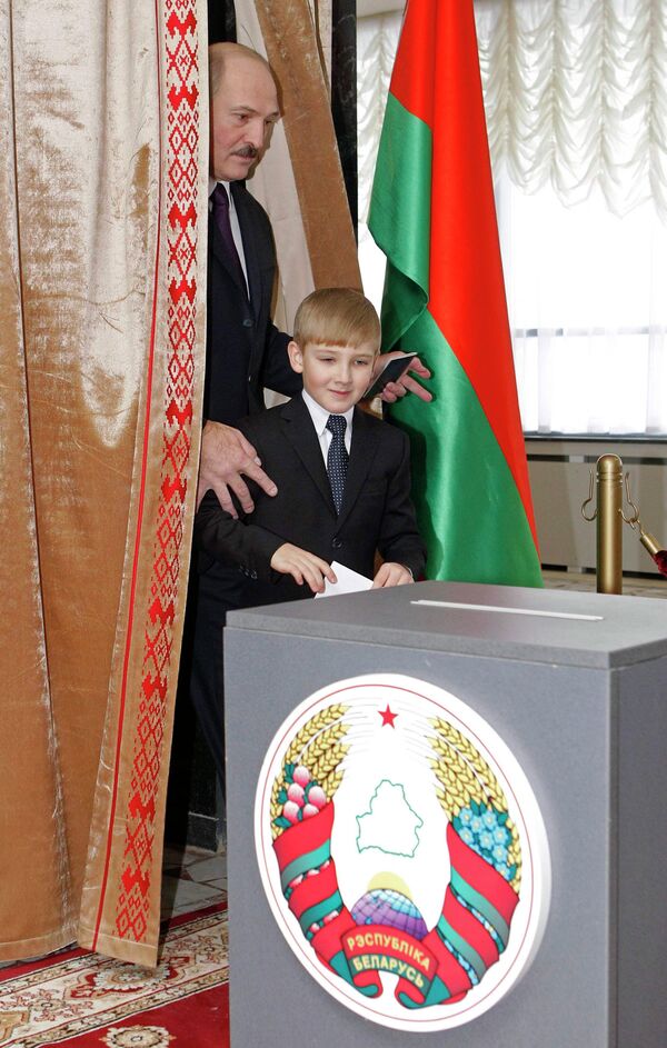 Президент Белоруссии Александр Лукашенко с сыном
