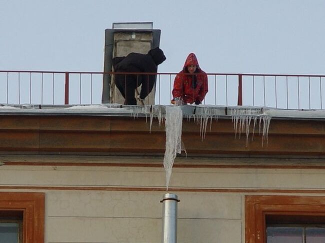 Дворники на крышах Санкт-Петербурга