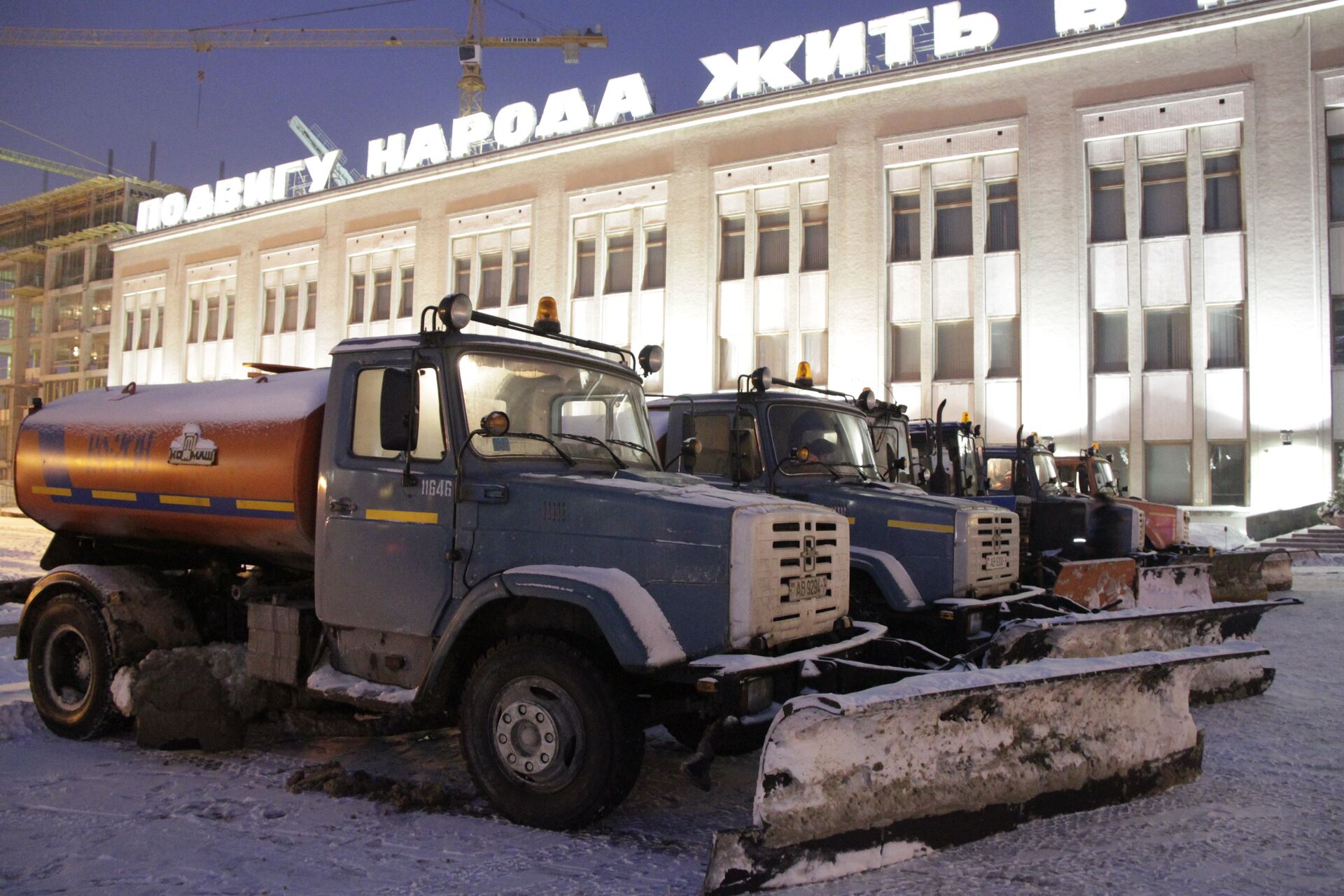 Техника МЧС на Октябрьской площади в Минске - РИА Новости, 1920, 09.12.2021