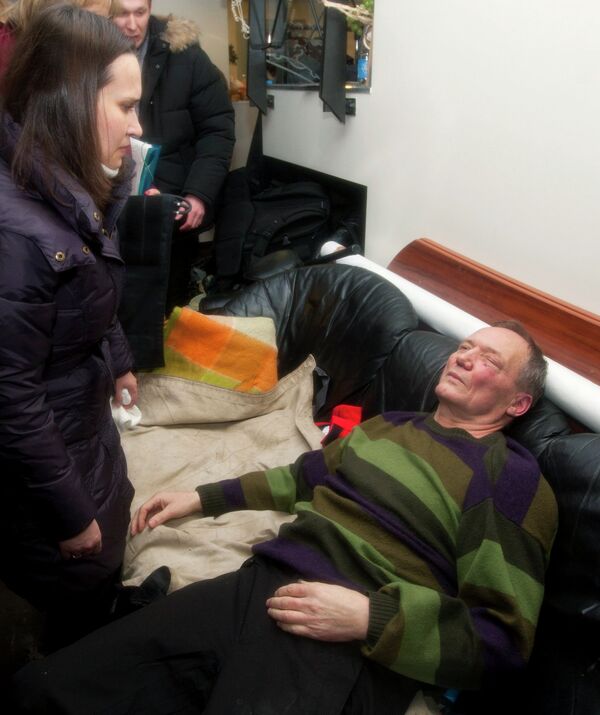 Кандидат в президенты Белоруссии Владимир Некляев, избитый во время акции оппозиции в Минске