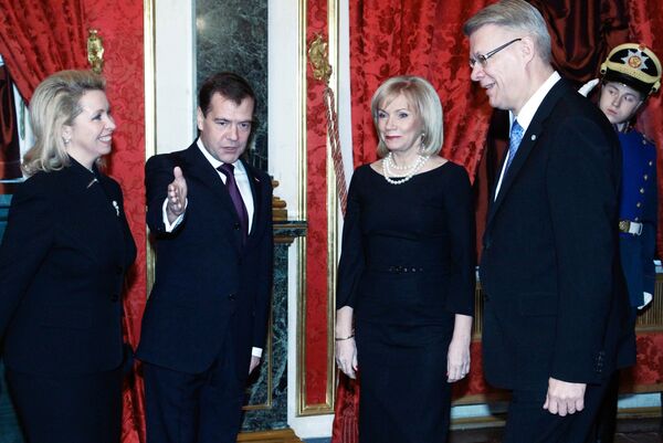 Краткая беседа президента РФ Дмитрия Медведева с президентом Латвии Валдисом Затлерсом