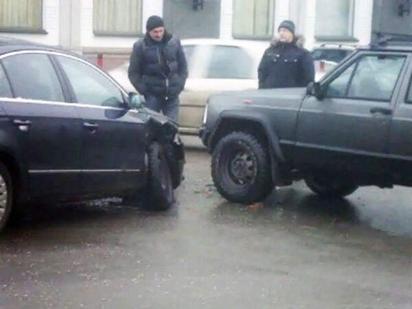 На улице Ордынка в Москве столкнулись две легковушки и джип 