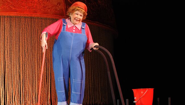 Ольга Аросева во время предпремьерного показа музыкального обозрения Триумф на Триумфальной