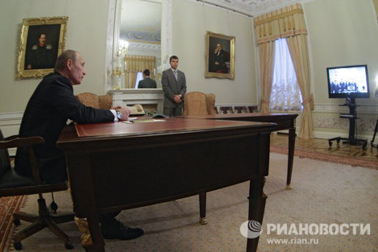 Премьер-министр РФ Владимир Путин провел телемост с Саяно-Шушенской ГЭС