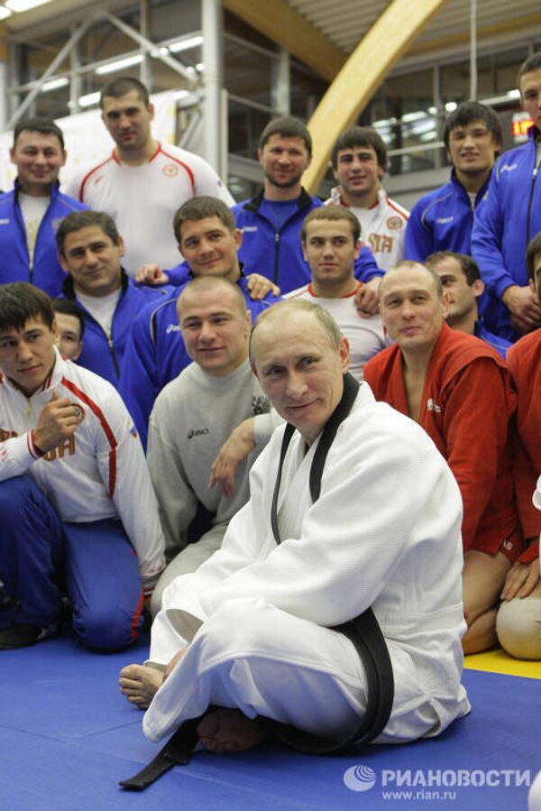 Премьер-министр РФ Владимир Путин принял участие в тренировке борцов в Санкт-Петербурге