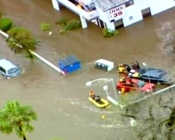 Мощное наводнение привело к массовой эвакуации в Южной Калифорнии