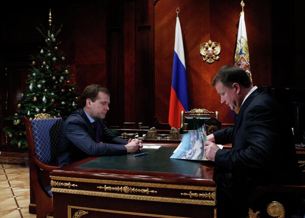 Президент РФ Дмитрий Медведев и губернатор Тульской области Вячеслав Дудка