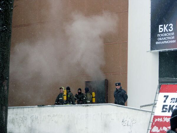 Тушение пожара в Псковской филармонии