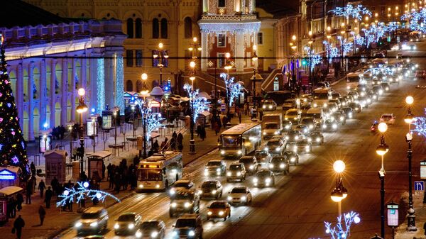 Вечерняя новогодняя подсветка на Невском проспект