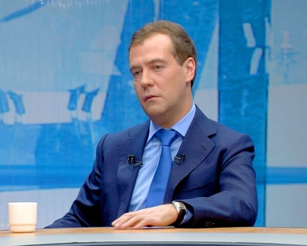 Медведев: милиция с погромщиками должна действовать более решительно