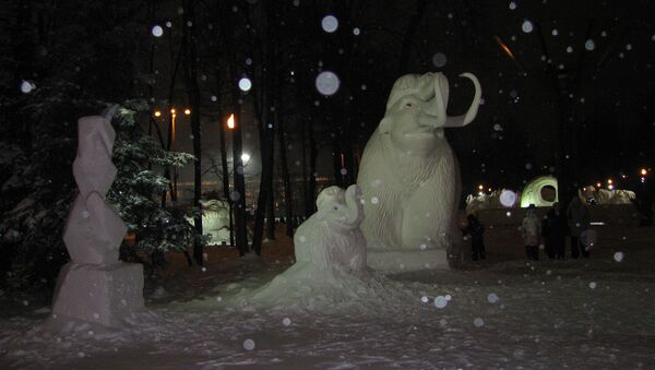 Снежные скульптуры. Архивное фото