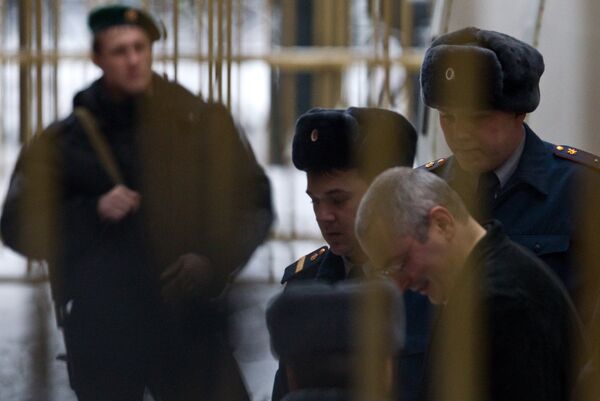 Подсудимый М.Ходоркоский доставлен в Хамовнический суд Москвы