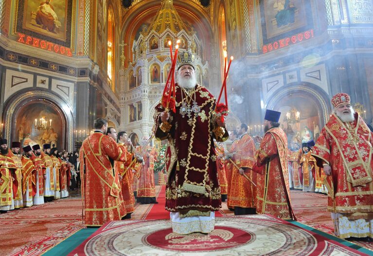 Пасхальное богослужение в храме Христа Спасителя в Москве