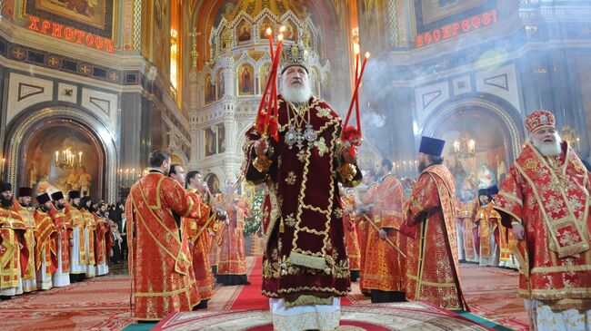 Пасхальное богослужение в храме Христа Спасителя в Москве