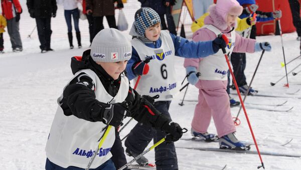 Дети на лыжах. Архивное фото