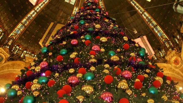 Новогодняя елка в Париже. Архивное фото
