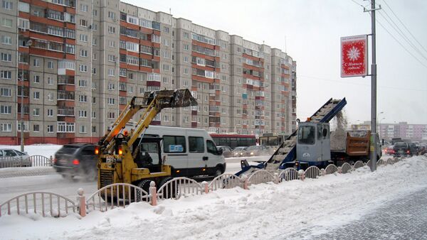 Как убирают снег в Сургуте