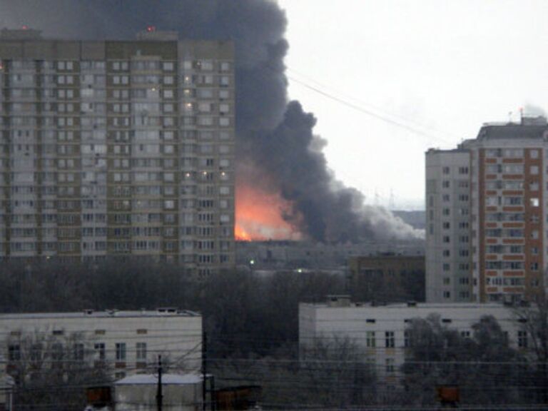 Пожар на складе мебели в Москве