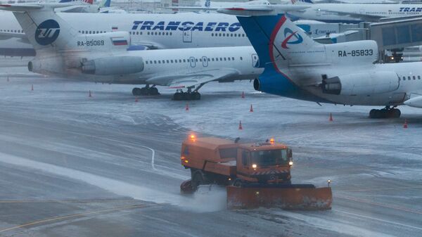 Самолет Трансаэро в аэропорту Домодедово