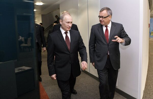 Премьер-министр РФ Владимир Путин посетил новый офис банка ВТБ