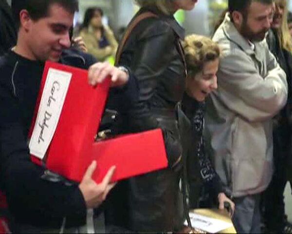 В испанском аэропорту пассажирам вместе с багажом выдали подарки