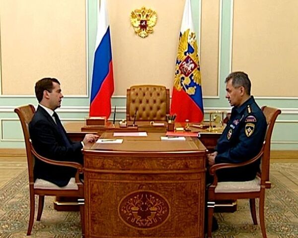 Медведев поручил МЧС координацию работы единой экстренной службы 112