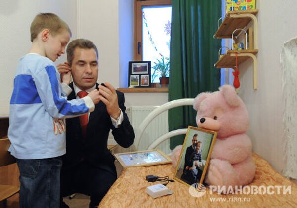 Павел Астахов поздравил Артема Савельева с Новым годом и Рождеством