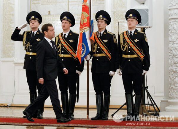 Церемония вручения Знамени МЧС в Кремле