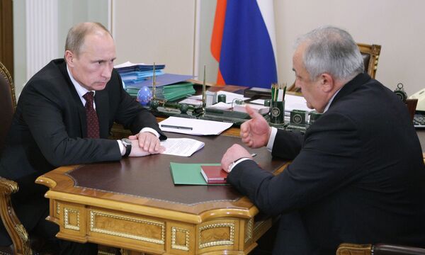 Премьер-министр РФ Владимир Путин провел рабочую встречу с Таймуразом Мамсуровым