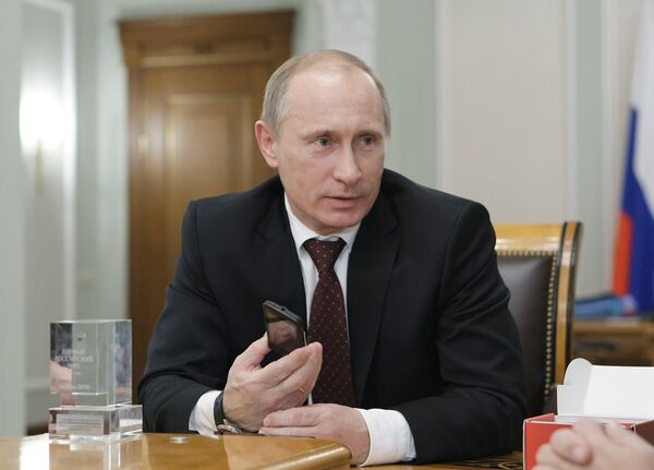 Путину показали первый телефон с чипом GPS-ГЛОНАСС