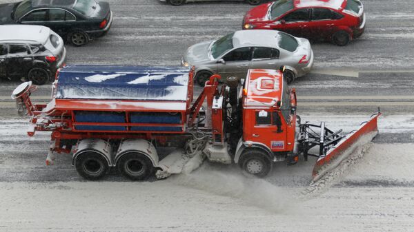 Ликвидация последствий снегопада на улицах Москвы