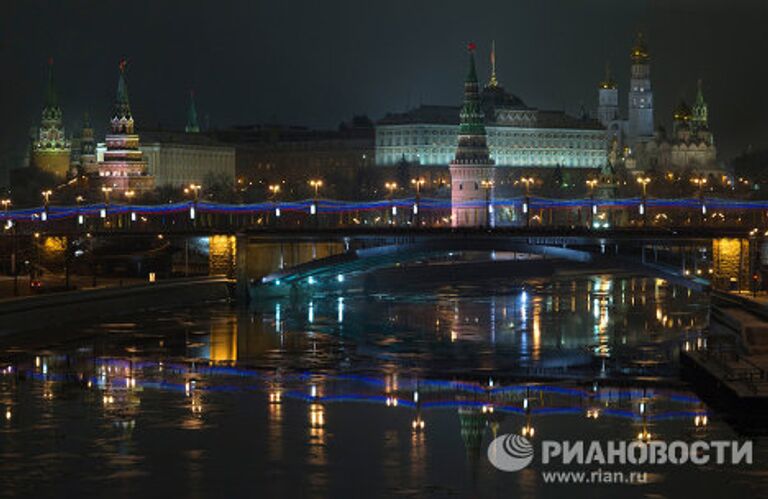 Вид на Московский Кремль и Большой Каменный мост