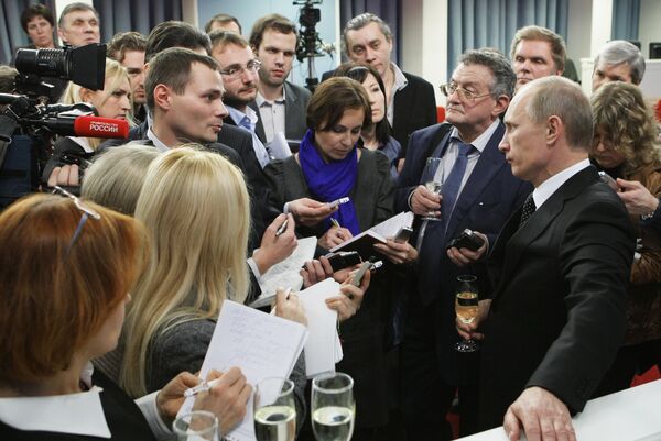 Премьер-министр РФ Владимир Путин поздравил правительственный пул журналистов с наступающим Новым годом