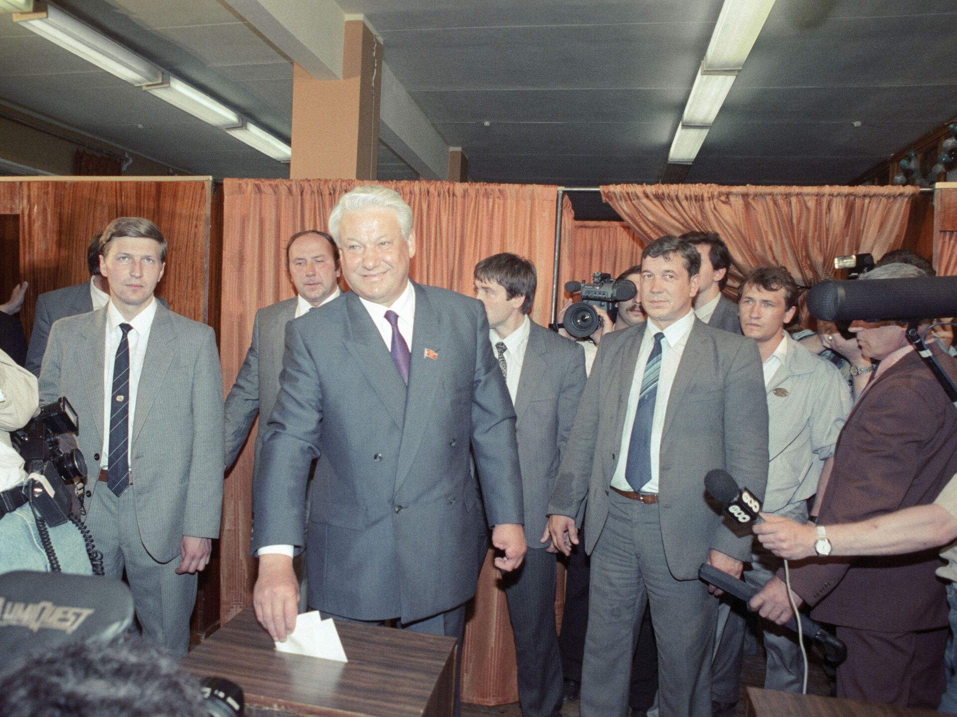 Риа новости выборы президента. 12 Июня 1991 г. - избрание первого президента РСФСР. Тулеев и Ельцин.