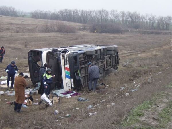 ДТП рейсового автобуса с фурой на трассе М-4 Дон в Ростовской области