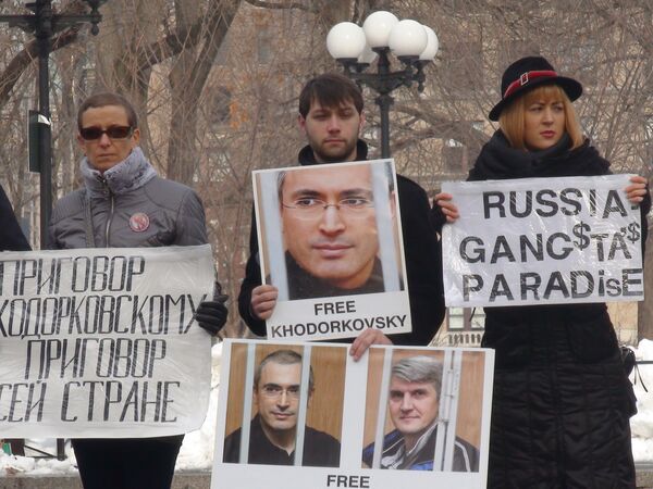 Пикет в поддержку Михаила Ходорковского и Платона Лебедева прошел на Юнион-сквер в Нью-Йорке