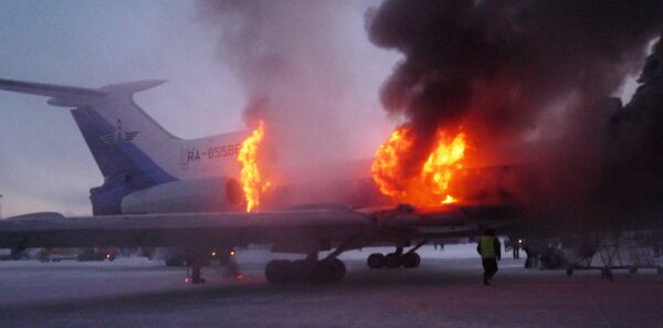 Пожар на борту самолета Ту-154 в аэропорту Сургута