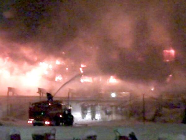 Металлический ангар площадью 400 квадратных метров сгорел в Москве
