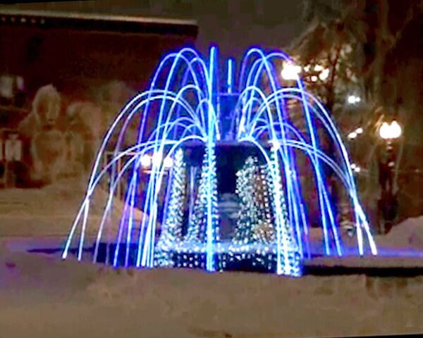 На Новый год в московских фонтанах зажглись огни 