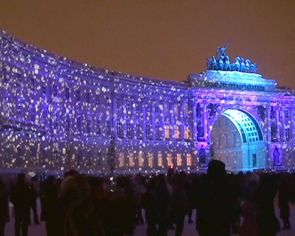Зимний дворец Петербурга превратили в гигантский аквариум 