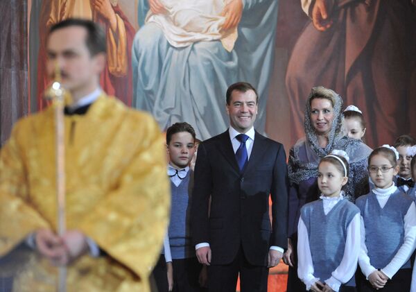 Президент РФ Дмитрий Медведев с супругой Светланой на Рождественском богослужении в храме Христа Спасителя.